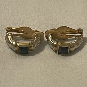 Elegant  Silver Earrings with deep blue‎ stone